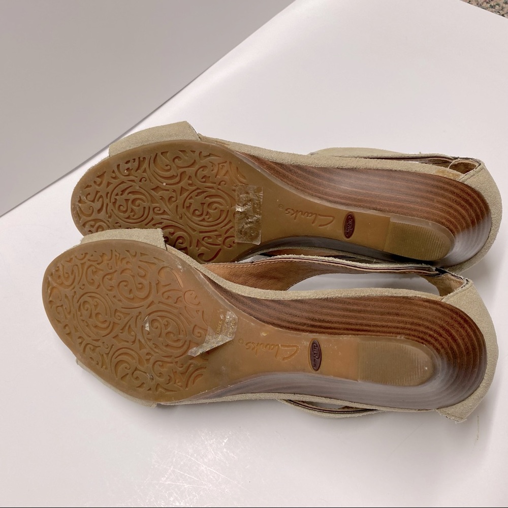 Clarks Artisan Suede Embellished Wedge Sandals Wood Stacked Heel Back Zipper 6.5 - Picture 6 of 6